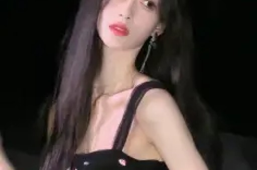 网红草帽姐刚出院就做公益！回老家给村民送月饼反被网友怼作秀